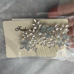 Bridal hair accessory
